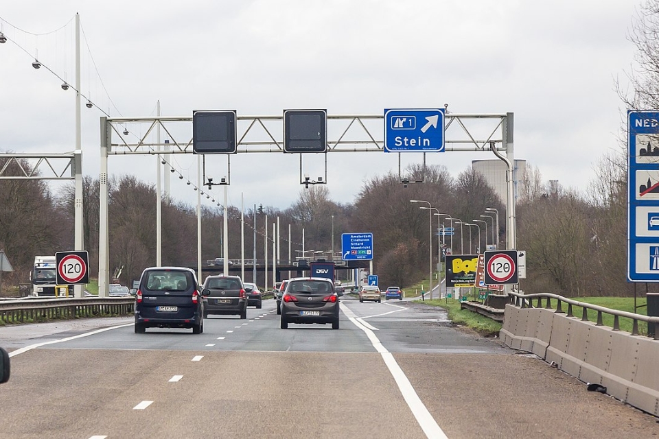 Belanda dan Hungary mendesak untuk menarik diri daripada dasar suaka EU