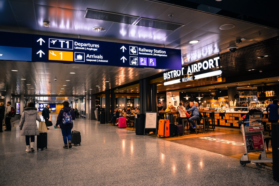 Dokumen Perjalanan Digital Kembali dalam Tindakan di Lapangan Terbang Helsinki Finland