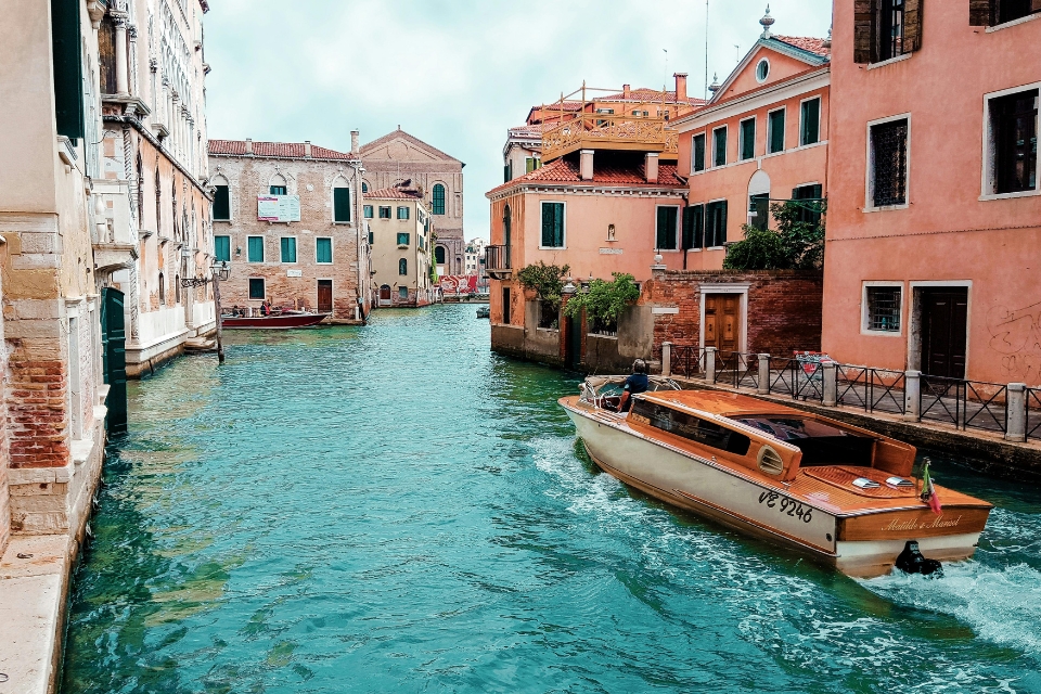 Percubaan Cukai Pelancong Venice Berakhir dengan Kegagalan untuk Menamatkan Pelancongan Berlebihan