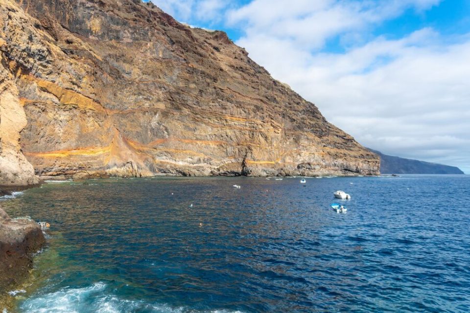 Tunjuk Perasaan Anti-Pelancongan Sweep Kepulauan Canary