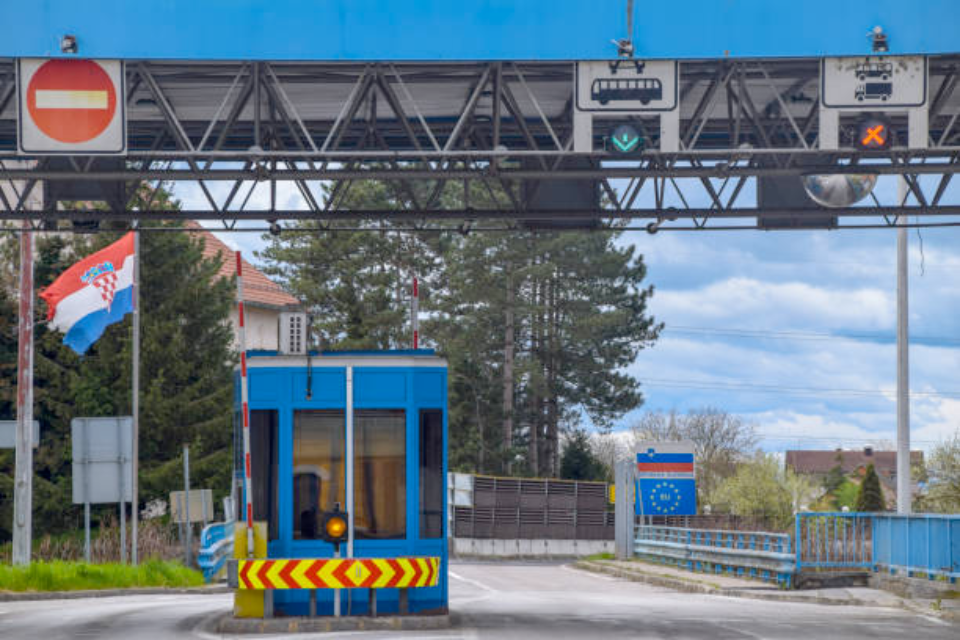 Pusat pemprosesan migran akan dibuka di sepanjang sempadan Slovenia-Croatia